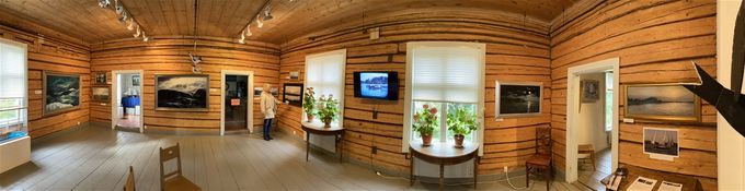 Panoramakuva Sauvon Museon taidenäyttelytilasta 2020